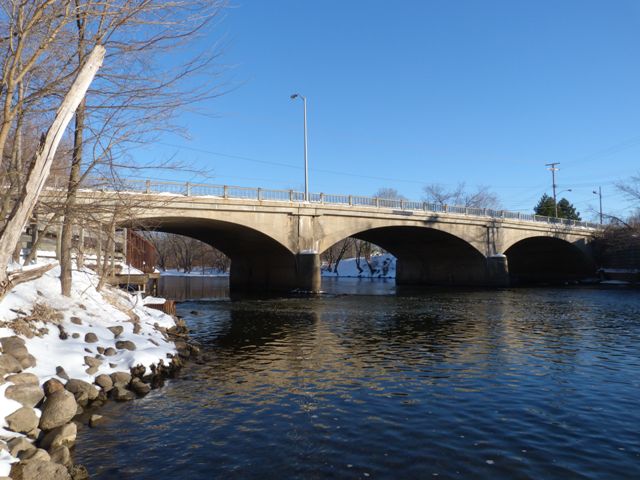 North Grand River Avenue Bridge