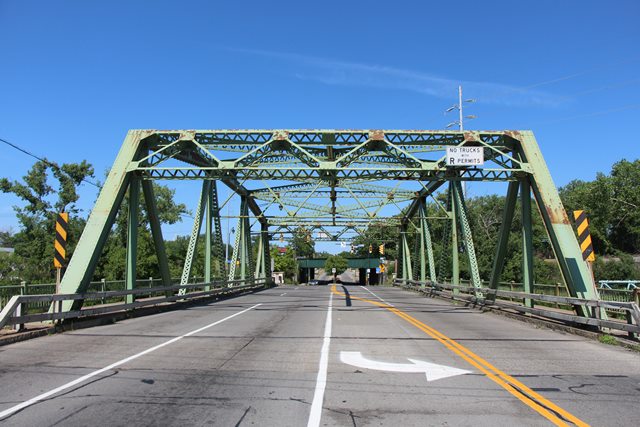 Chili Avenue Bridge