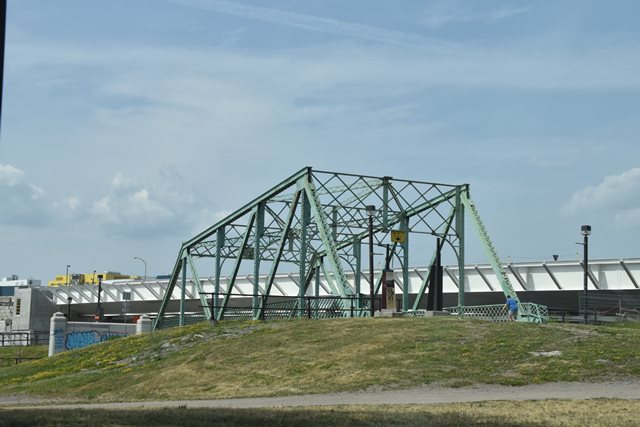 Pont Av de l'Église (Av de l'Église Bridge)