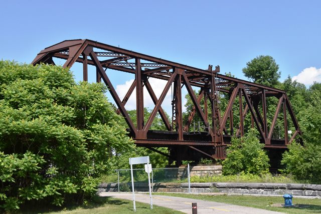 Pont ferroviaire du canal de Soulanges (Soulanges Canal Railway Bridge)