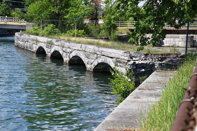 Pont de l'Écluse du Canal de Soulanges (Soulanges Canal Lock Bridge)