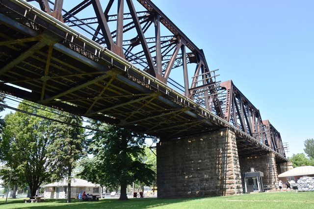 Pont Ferroviaire du Canadien Pacifique (Canadian Pacific Railway Bridge)