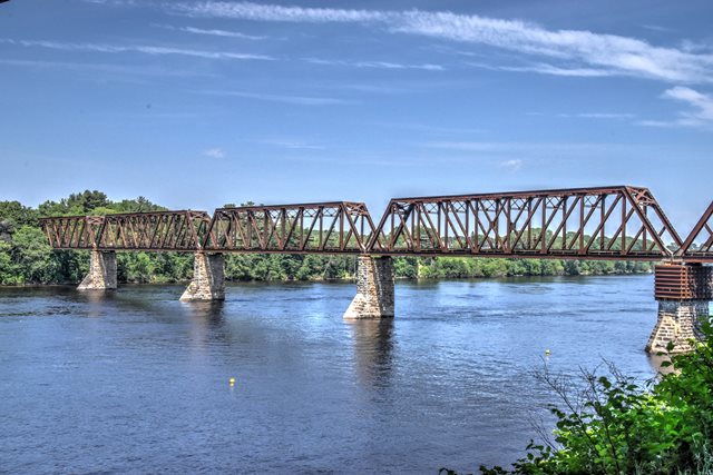 Pont Ferroviaire de la Rivière Saint-Maurice (Saint-Maurice River Railway Bridge)