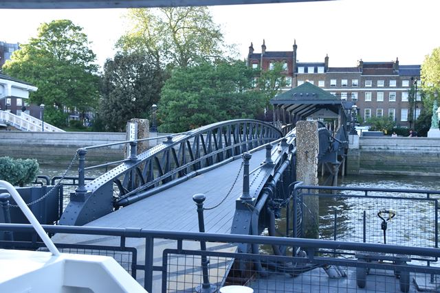 Cadogan Pier Bridge