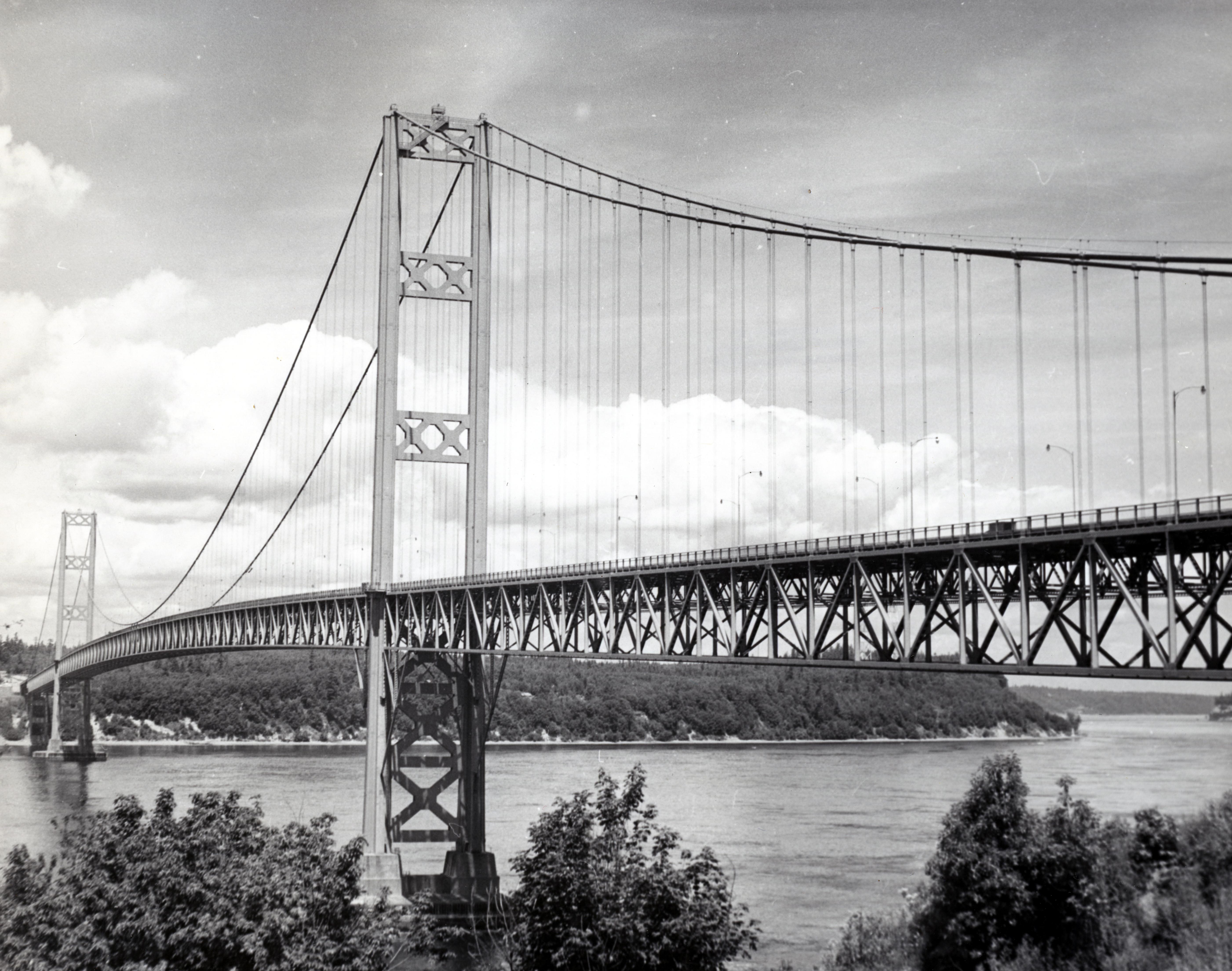 Мост в сша разрушение. Мост Такома-Нэрроуз. Такомский мост 1940. США, мост Такома. Такомский мост резонанс.