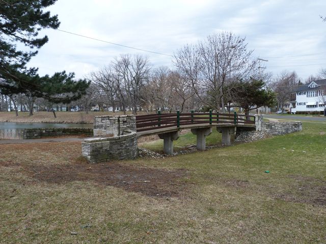 Little Lincoln Park Bridge